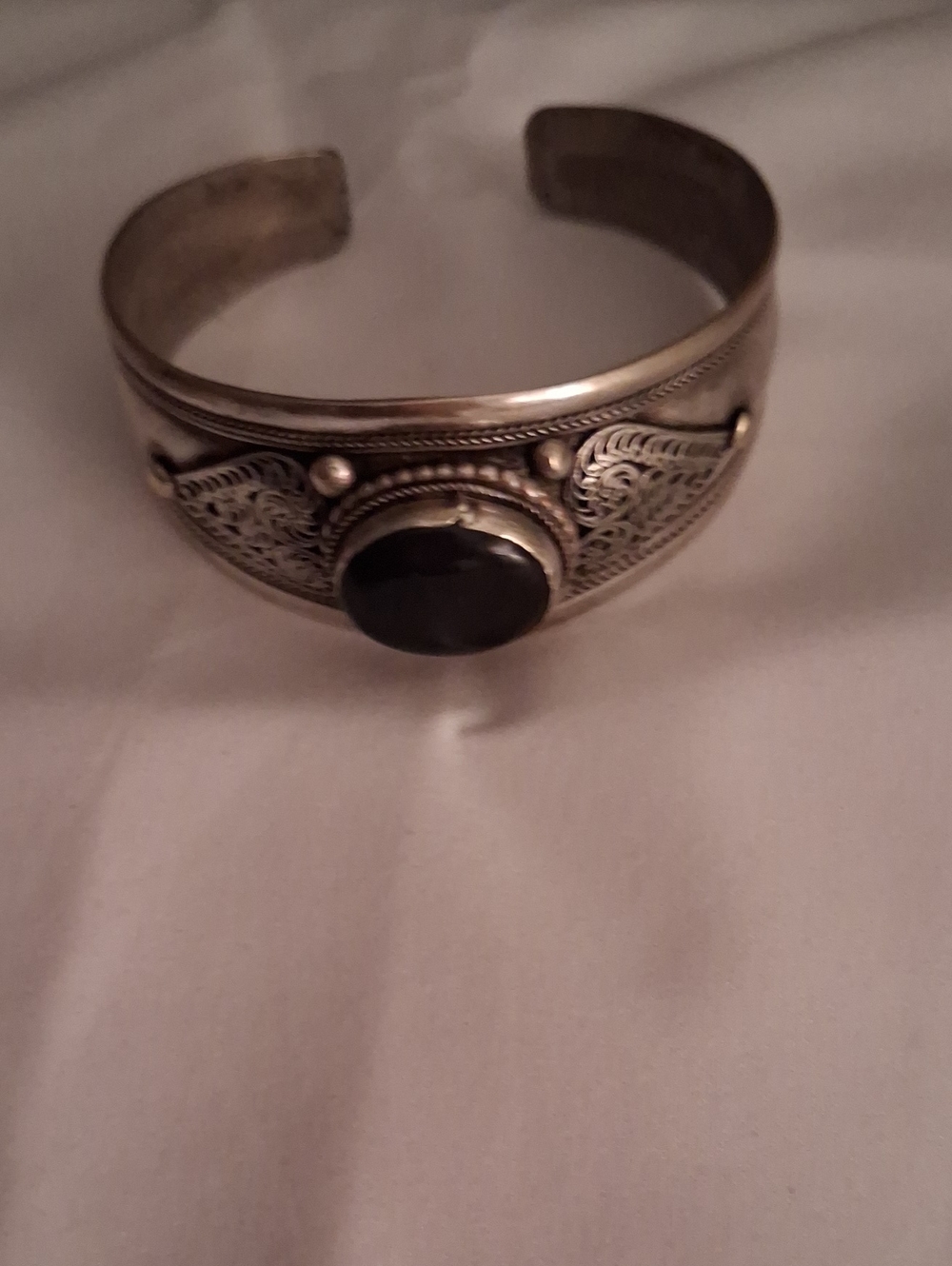 Sterling SilverCuff Bracelet with an Onyx Stone